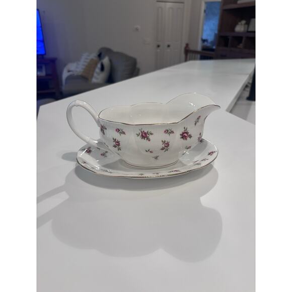 Rare Vintage Royal Albert Rosalie Rose Bone China England Gravy Boat Set - Picture 2 of 10